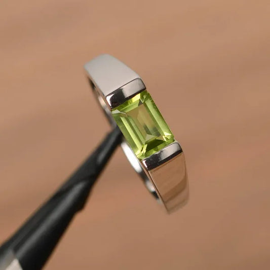 Peridot Gemstone Men’s Signet Ring | 925 Sterling Silver | August Birthstone Ring