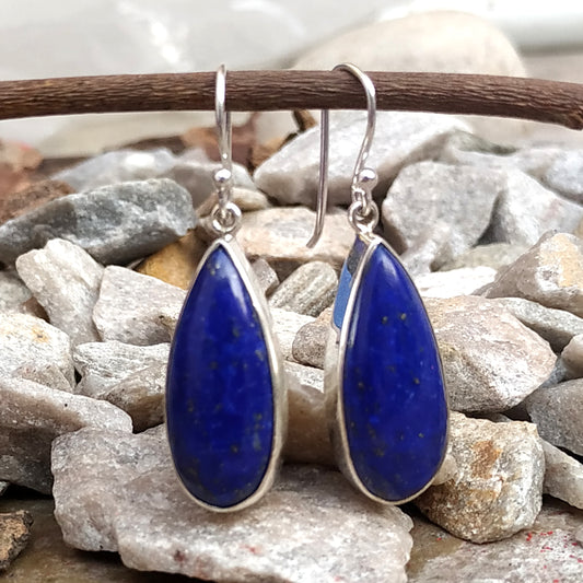 Hanging clove shape earring
